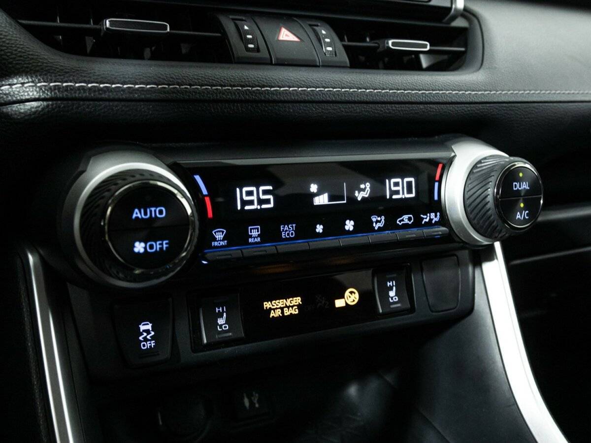 Toyota RAV4, 2020 Фото №18