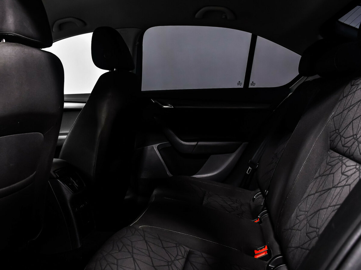Skoda Octavia III (A7) Рестайлинг, 2020 Фото №13