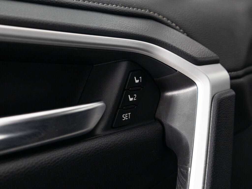 Toyota RAV4, 2020 Фото №16