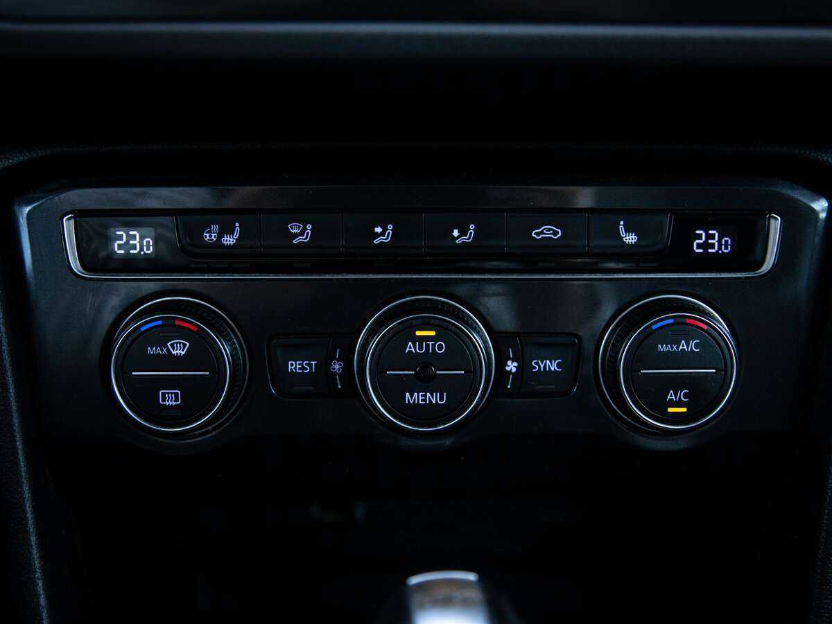 Volkswagen Tiguan, 2018 Фото №16