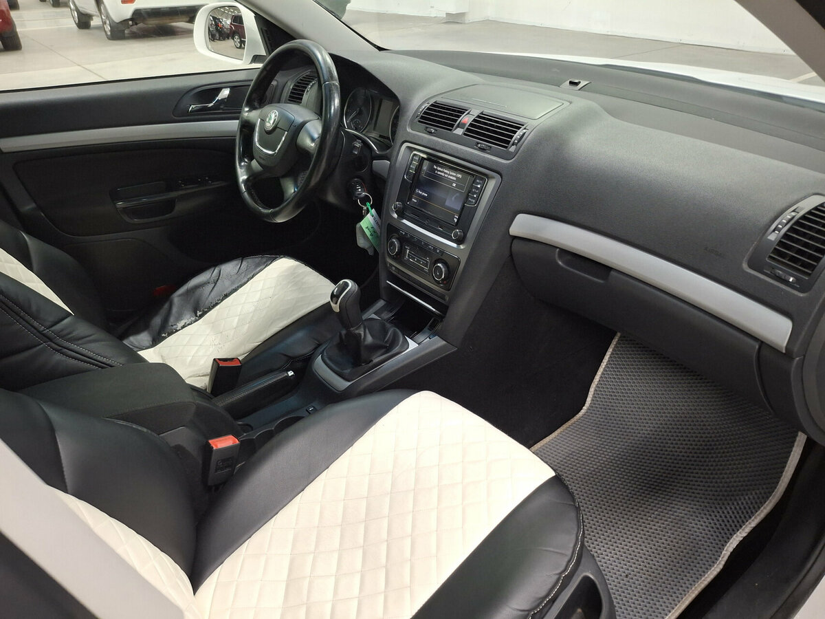Skoda Octavia II (A5) Рестайлинг, 2012 Фото №11