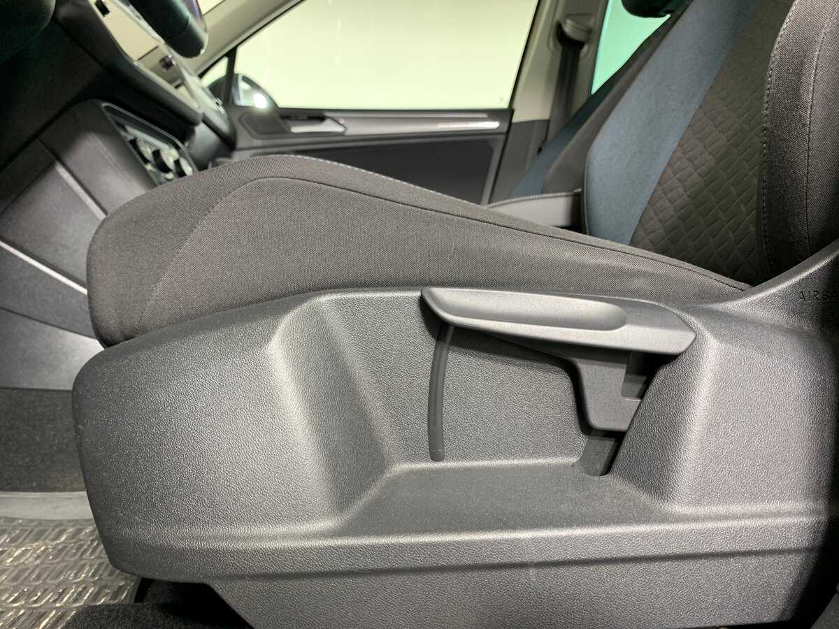 Volkswagen Tiguan, 2019 Фото №17
