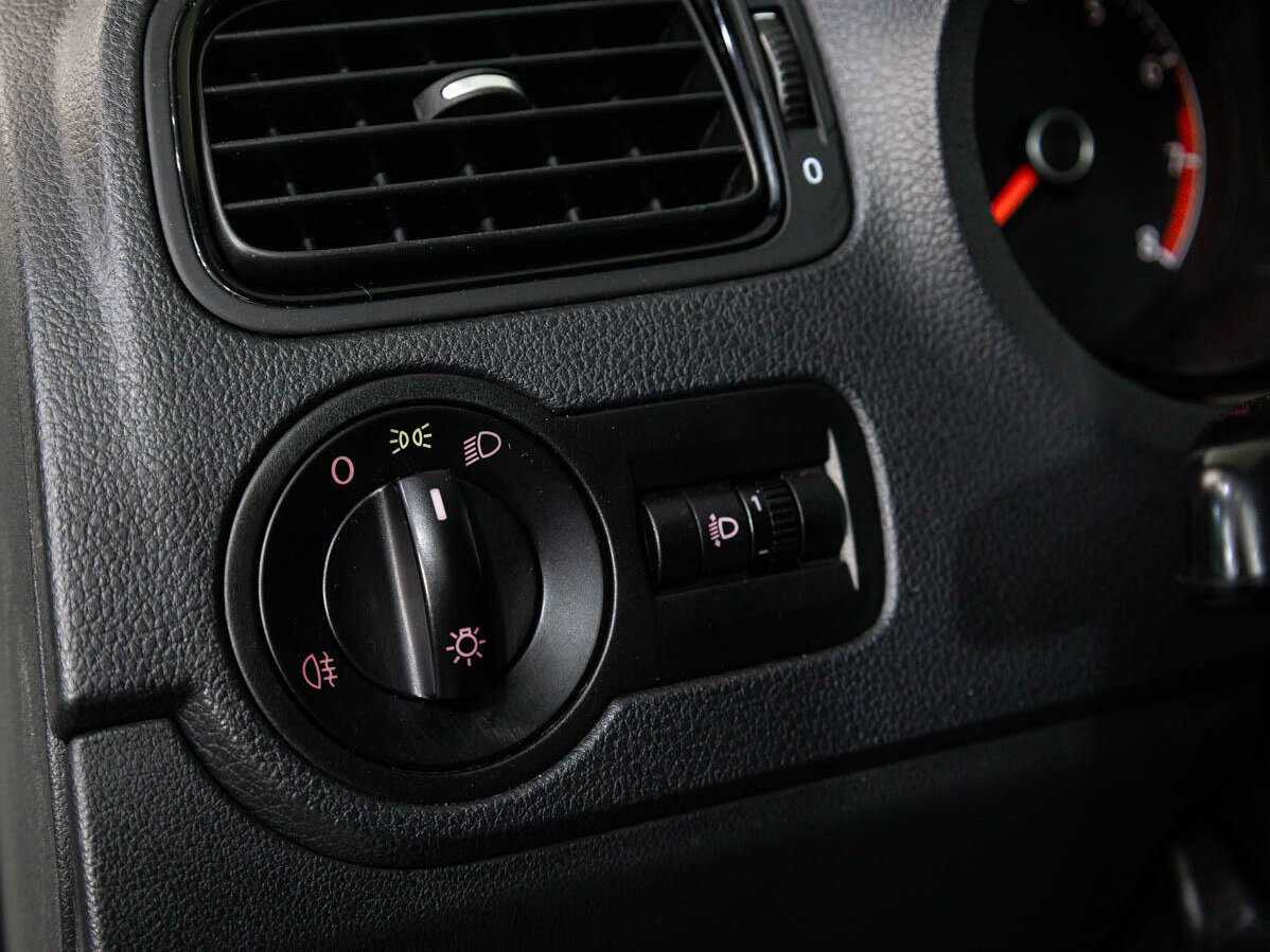 Volkswagen Polo, 2015 Фото №14