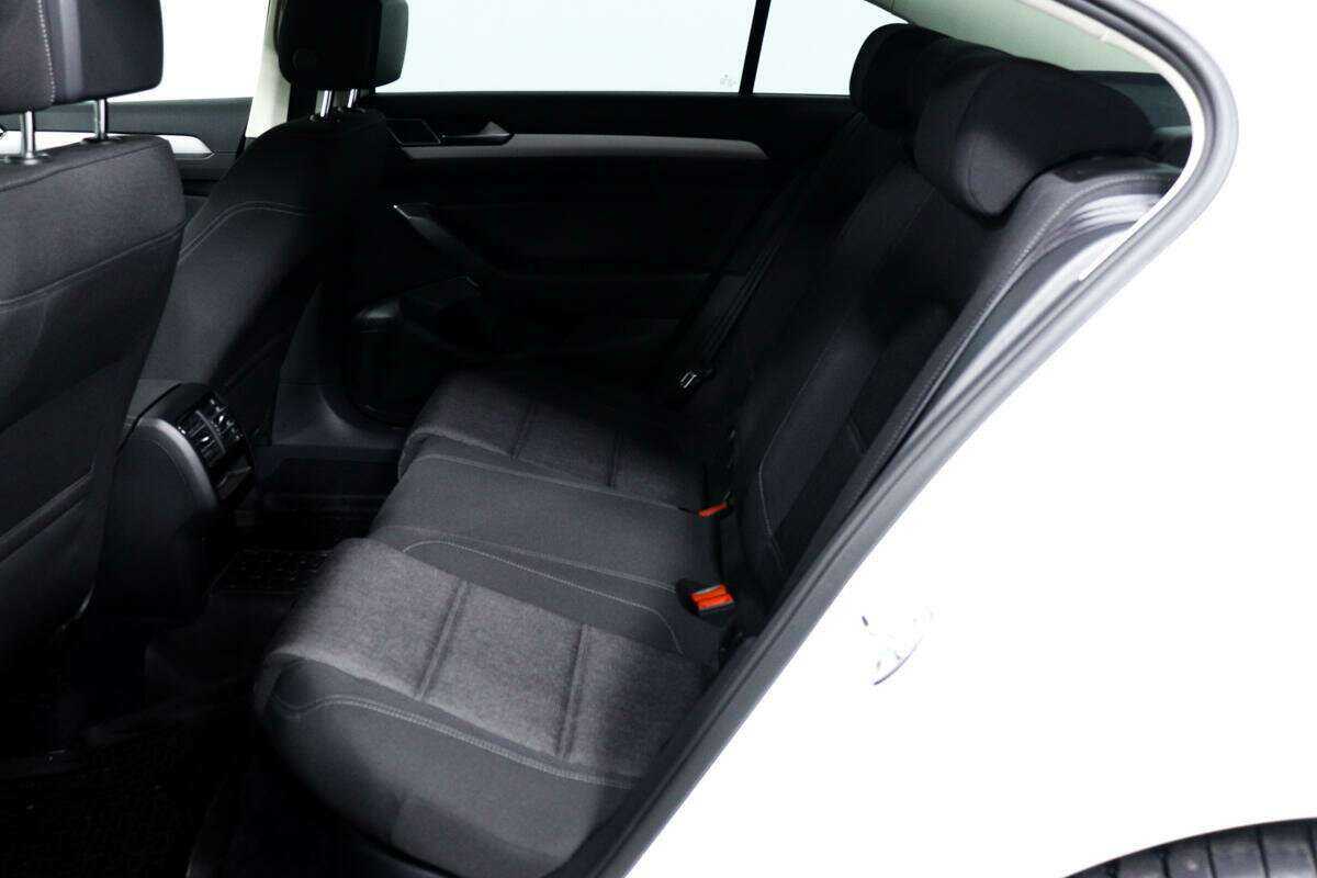 Volkswagen Passat, 2016 Фото №12