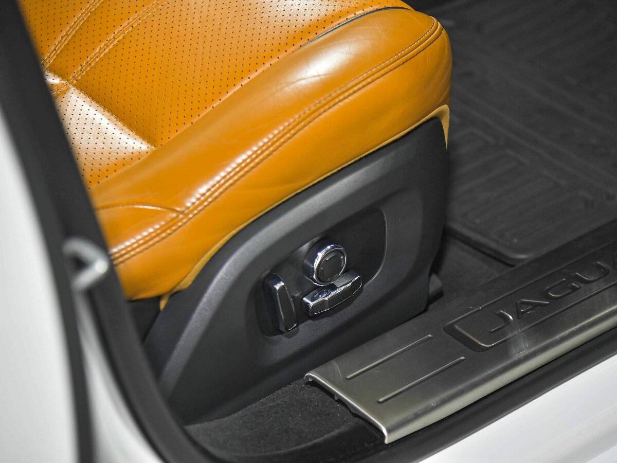 Jaguar XJ, 2016 Фото №21