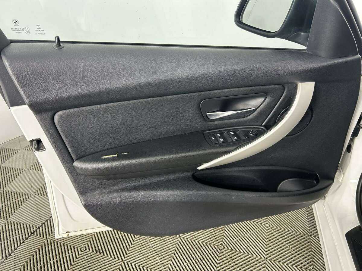 BMW 3 серии 320i, 2014 Фото №8