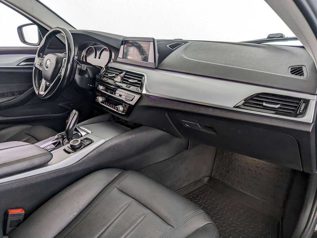 BMW 5 серии 520i, 2018 Фото №9