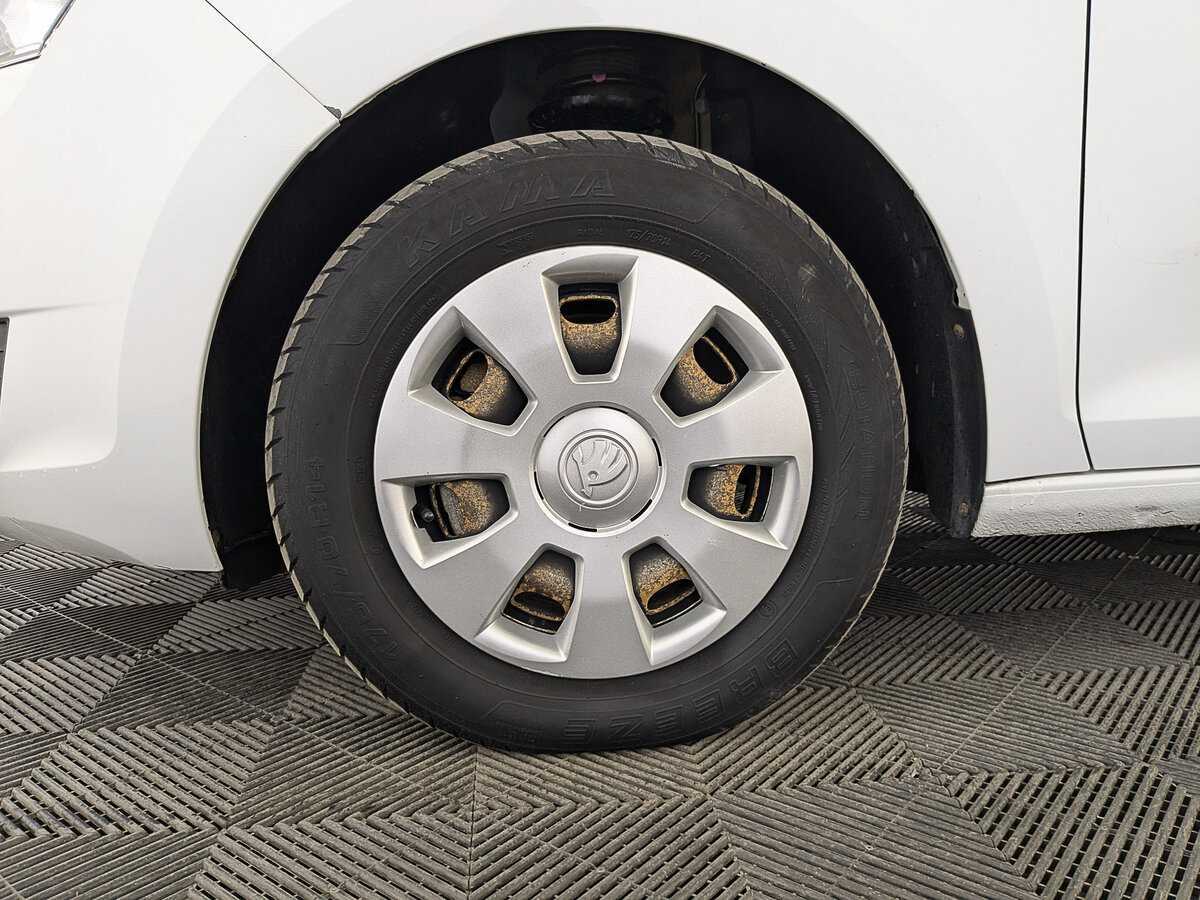 Skoda Rapid, 2017 Фото №12