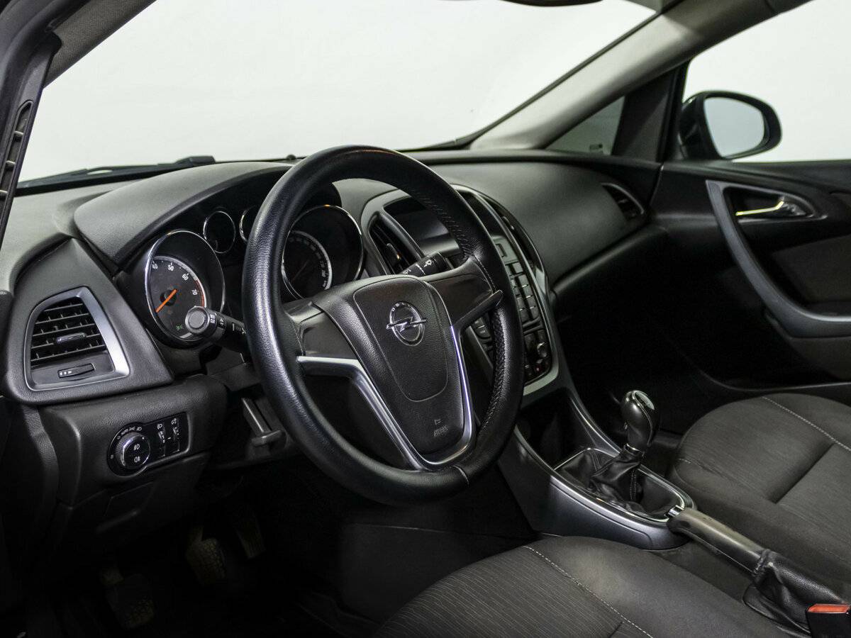 Opel Astra J Рестайлинг, 2013 Фото №8