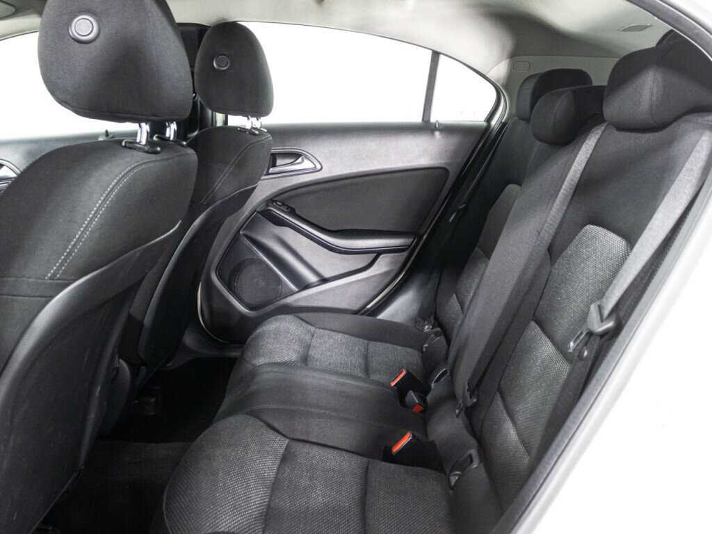 Mercedes-Benz A-Класс 180, 2015 Фото №10