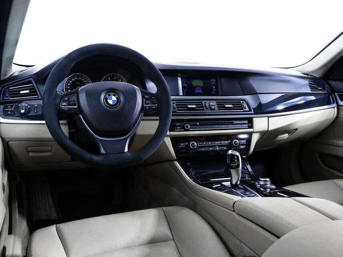 BMW 5 серии 520i, 2012 Фото №11