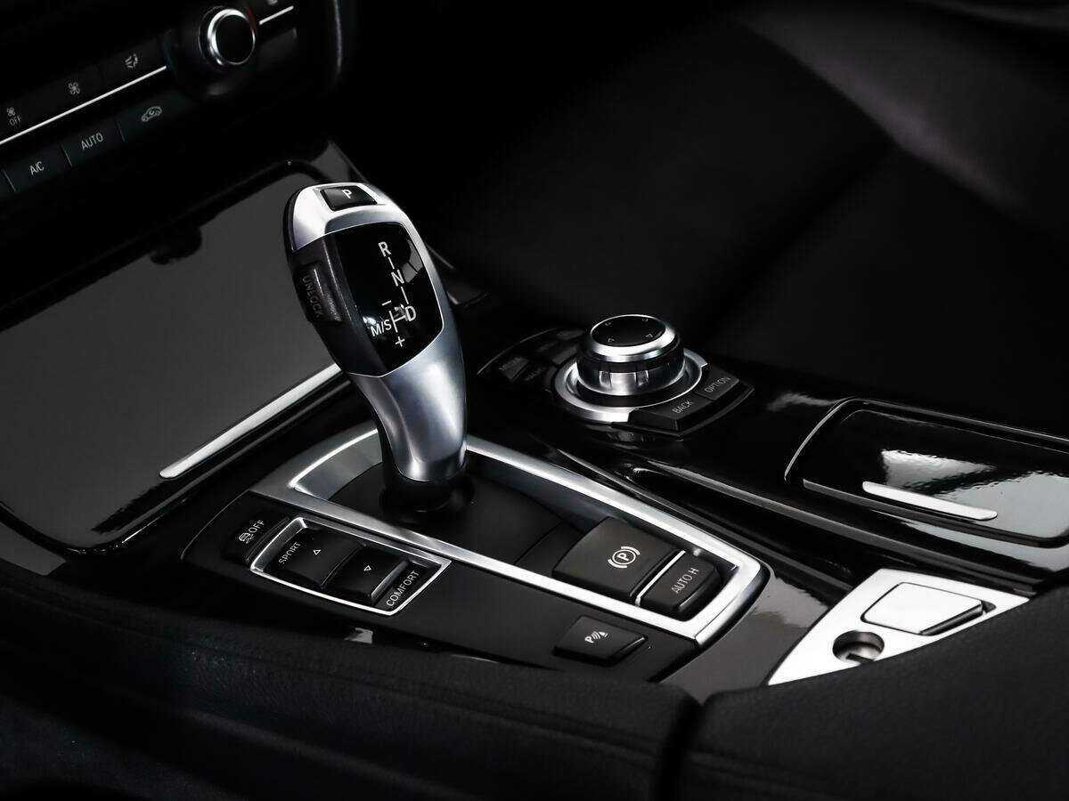 BMW 5 серии 520i, 2015 Фото №9