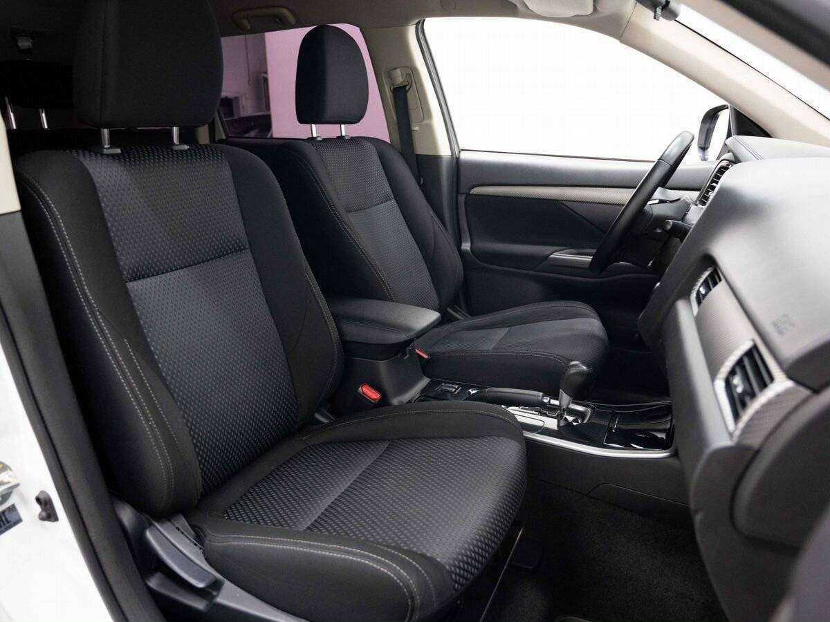 Mitsubishi Outlander, 2017 Фото №12