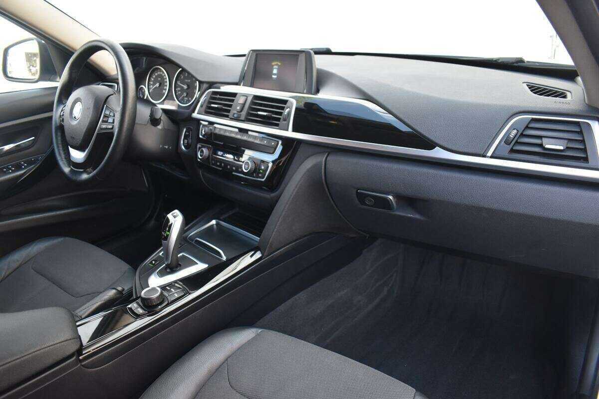 BMW 3 серии 318i, 2018 Фото №6