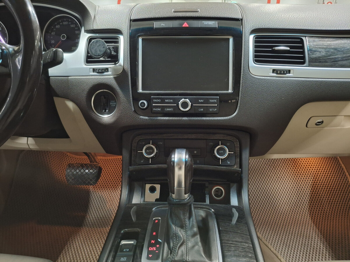 Volkswagen Touareg II, 2013 Фото №15