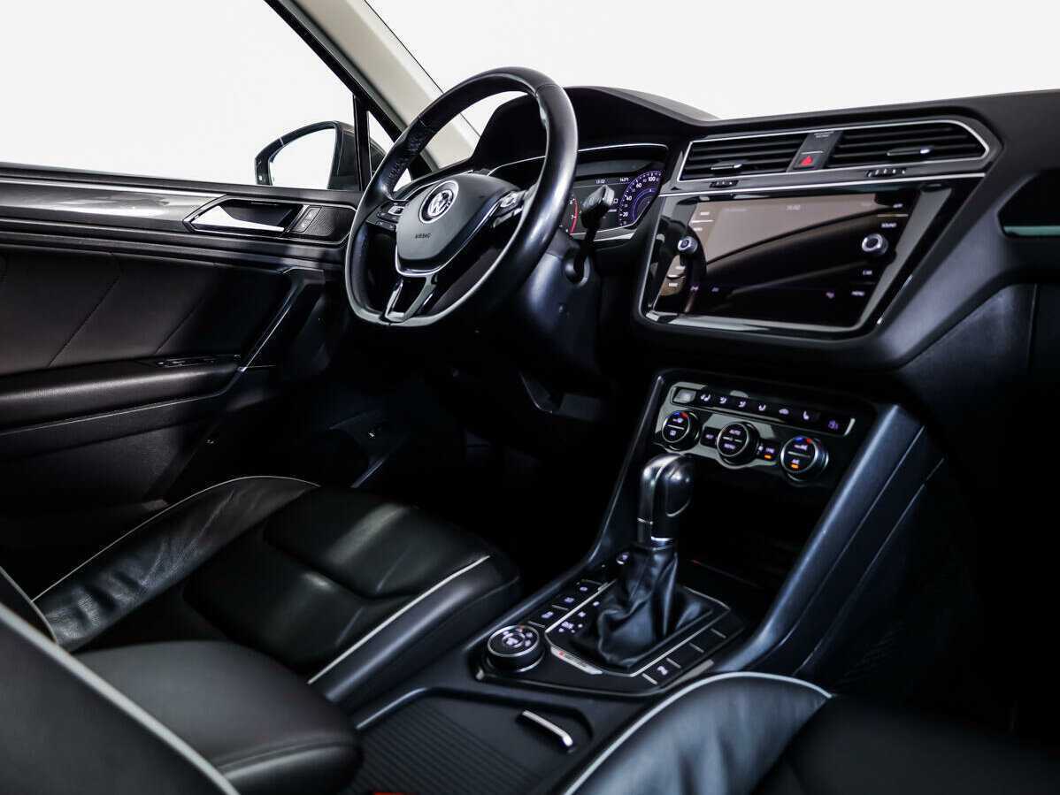 Volkswagen Tiguan, 2018 Фото №8