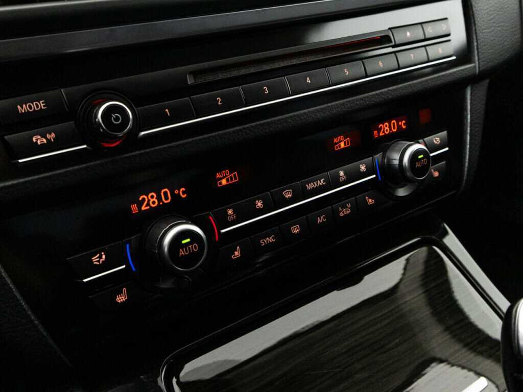 BMW 5 серии 530d xDrive, 2016 Фото №24