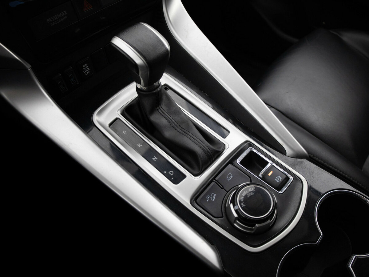 Mitsubishi Pajero Sport III, 2016 Фото №7