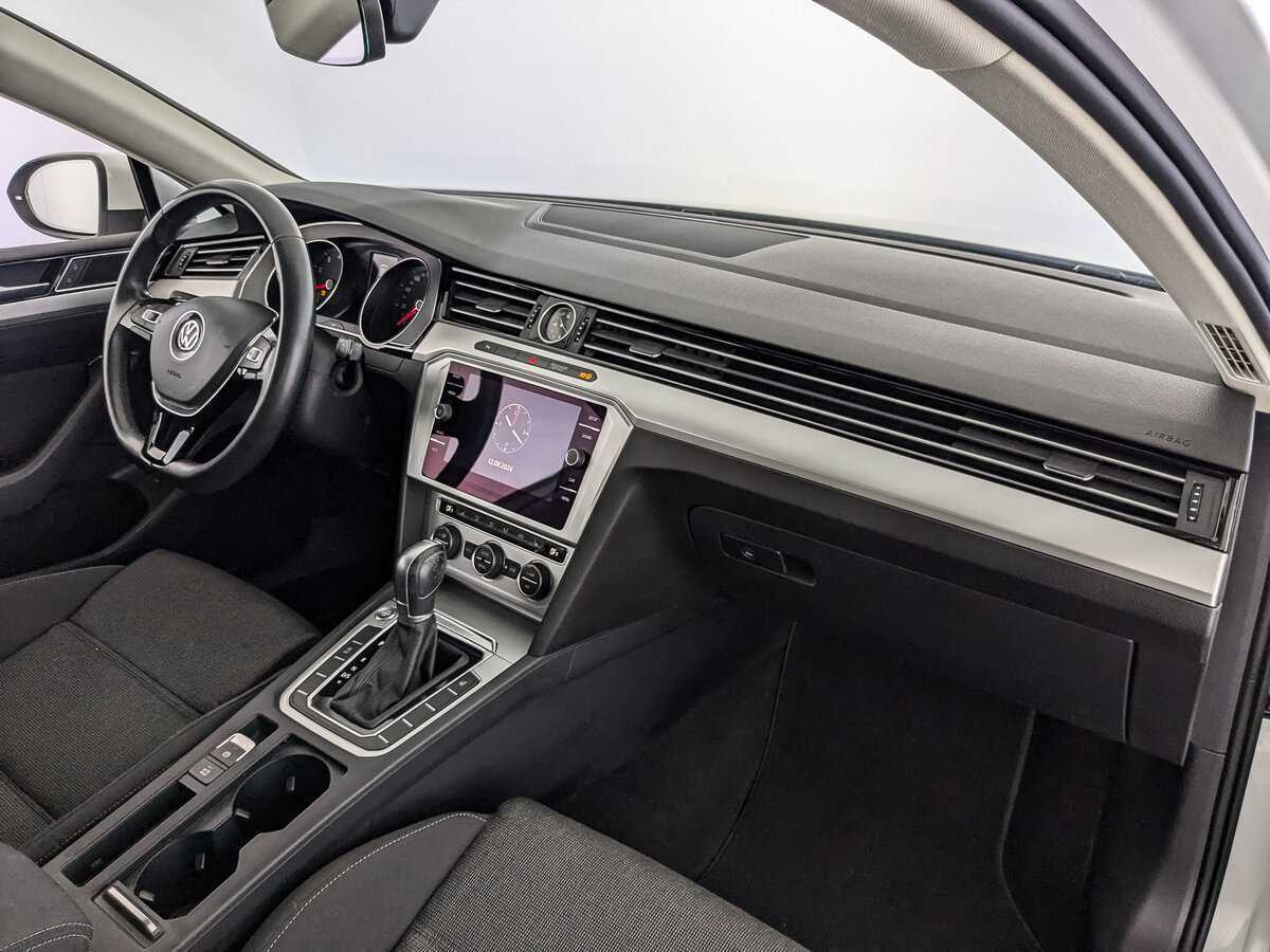 Volkswagen Passat, 2019 Фото №11