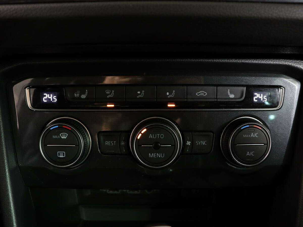 Volkswagen Tiguan, 2018 Фото №18