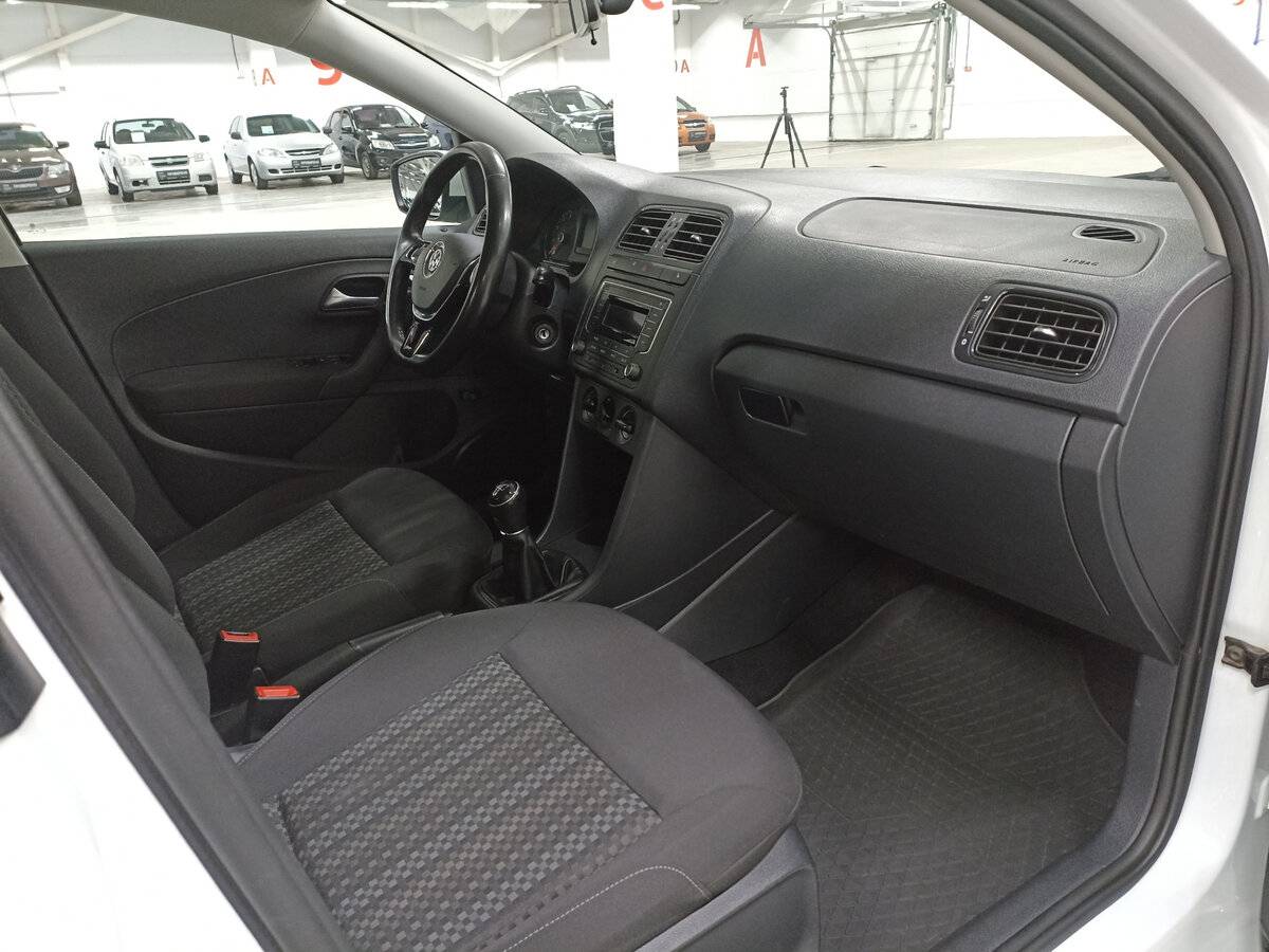 Volkswagen Polo, 2018 Фото №11