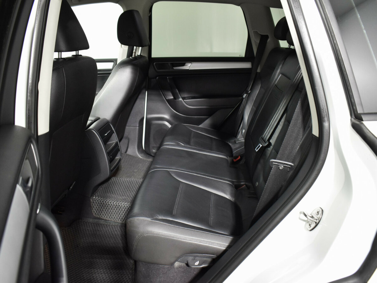 Volkswagen Touareg II Рестайлинг, 2015 Фото №11