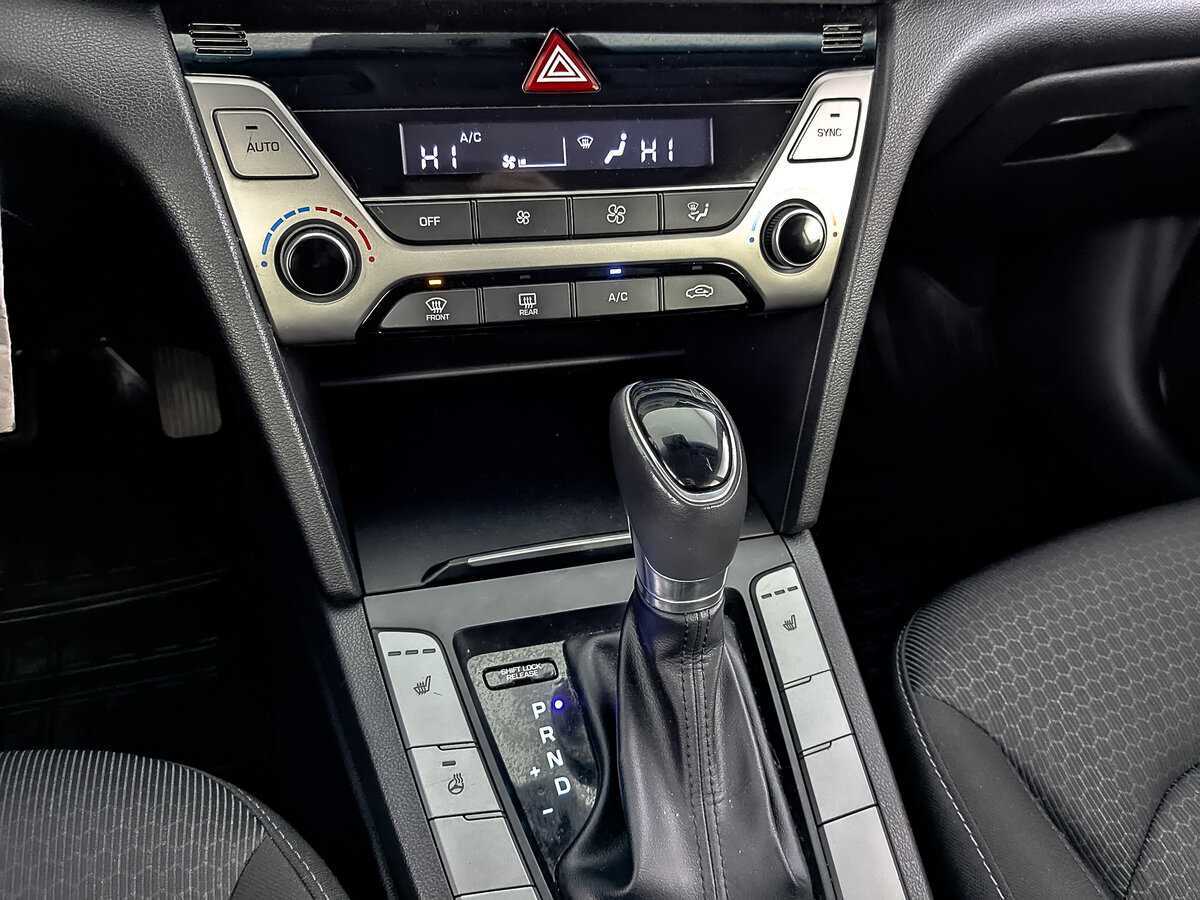 Hyundai Elantra, 2018 Фото №20