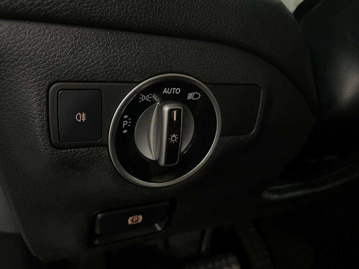 Mercedes-Benz CLA 200, 2014 Фото №14