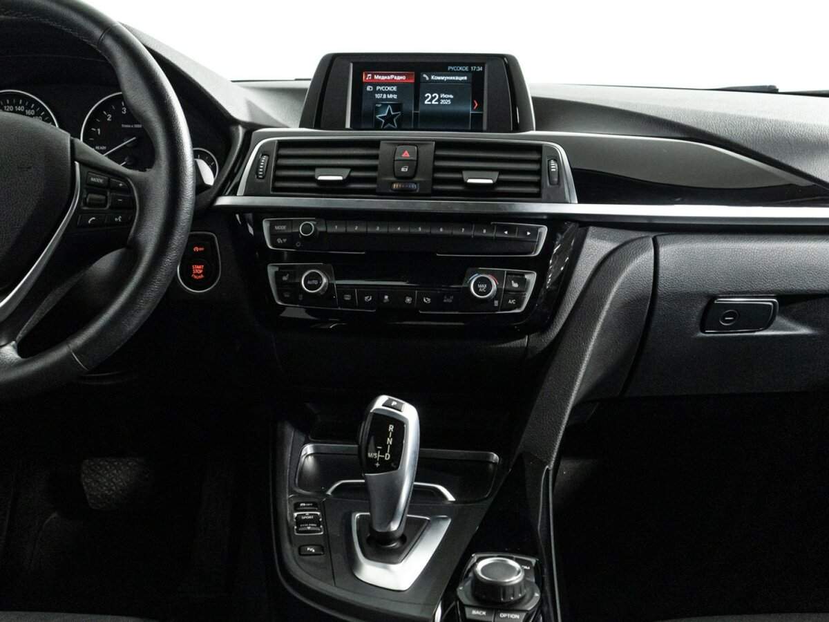 BMW 3 серии 318i, 2017 Фото №14