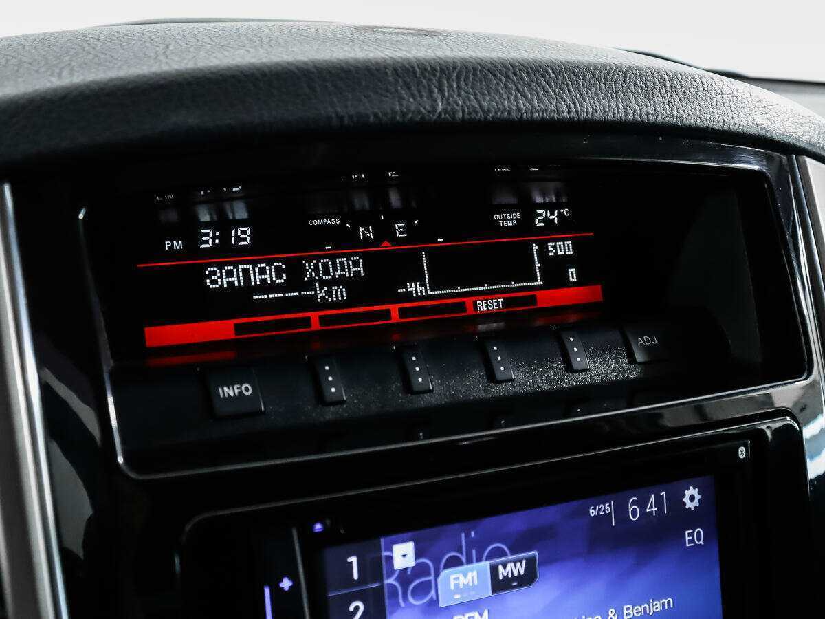 Mitsubishi Pajero, 2015 Фото №15