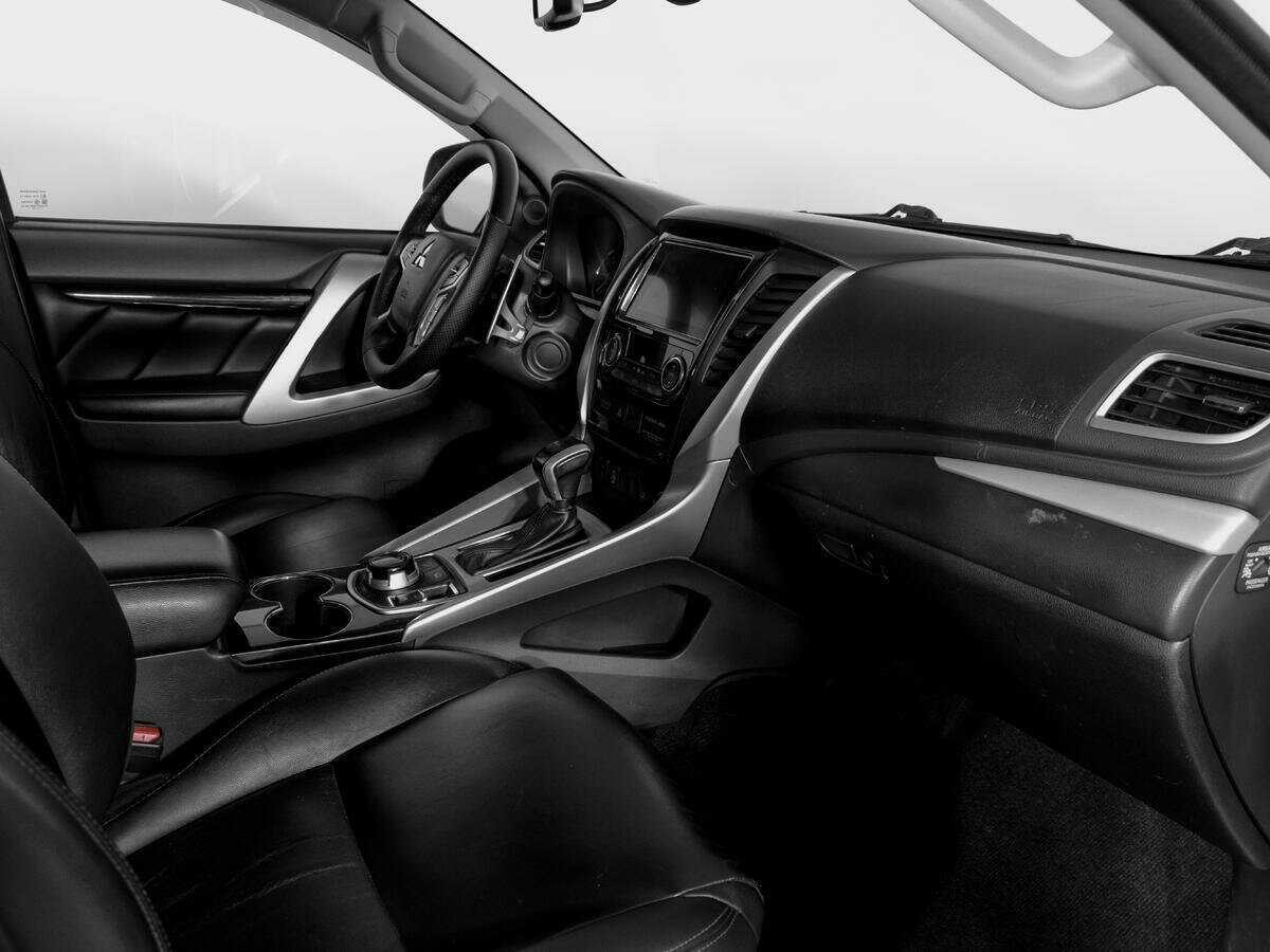 Mitsubishi Pajero Sport, 2018 Фото №9