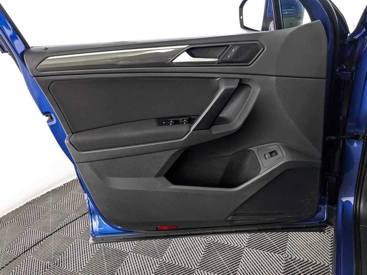 Volkswagen Tiguan, 2018 Фото №15