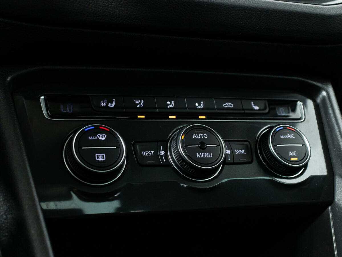 Volkswagen Tiguan, 2018 Фото №16