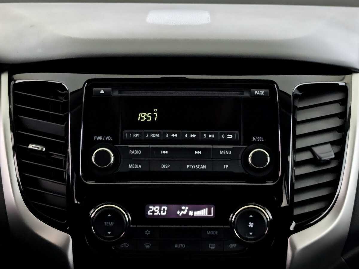 Mitsubishi Pajero Sport, 2018 Фото №15