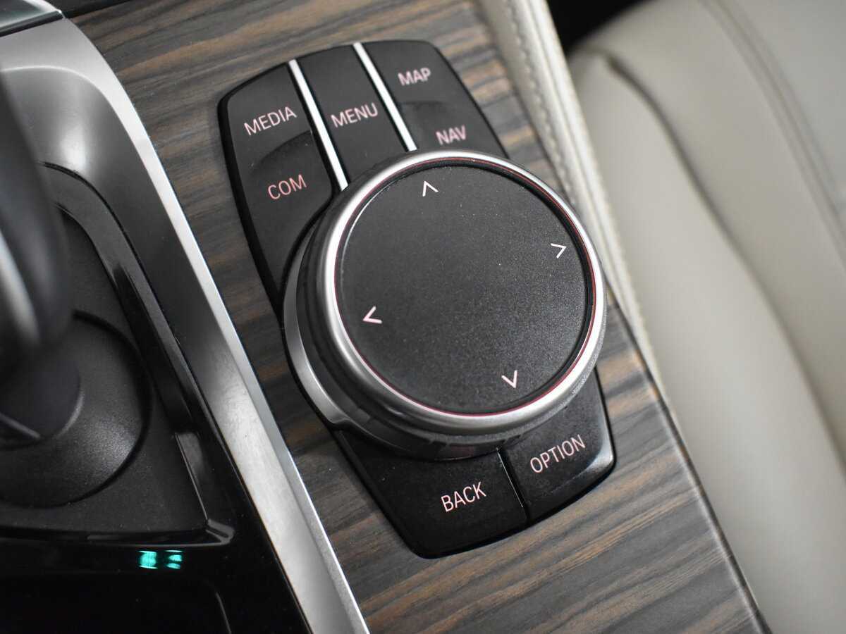 BMW 5 серии 520d xDrive, 2019 Фото №20