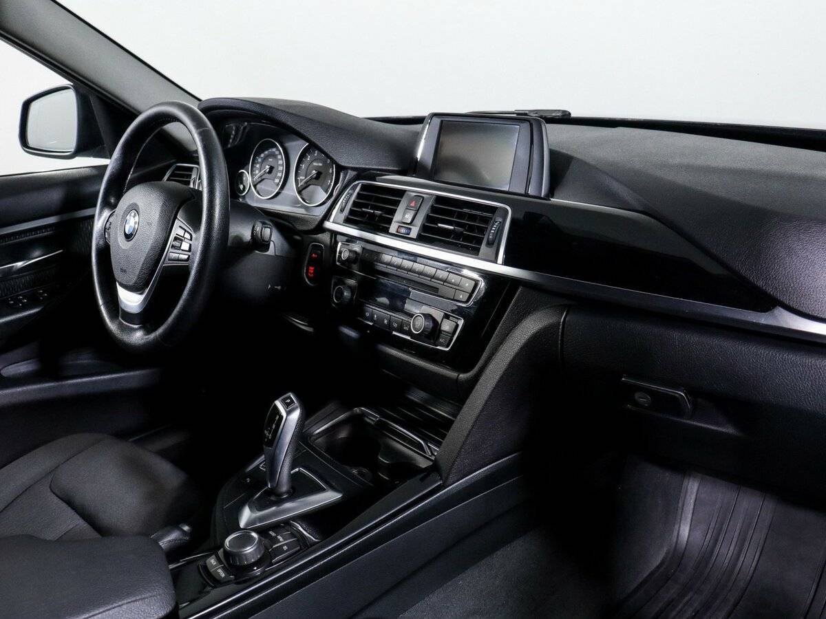 BMW 3 серии 318i, 2016 Фото №9