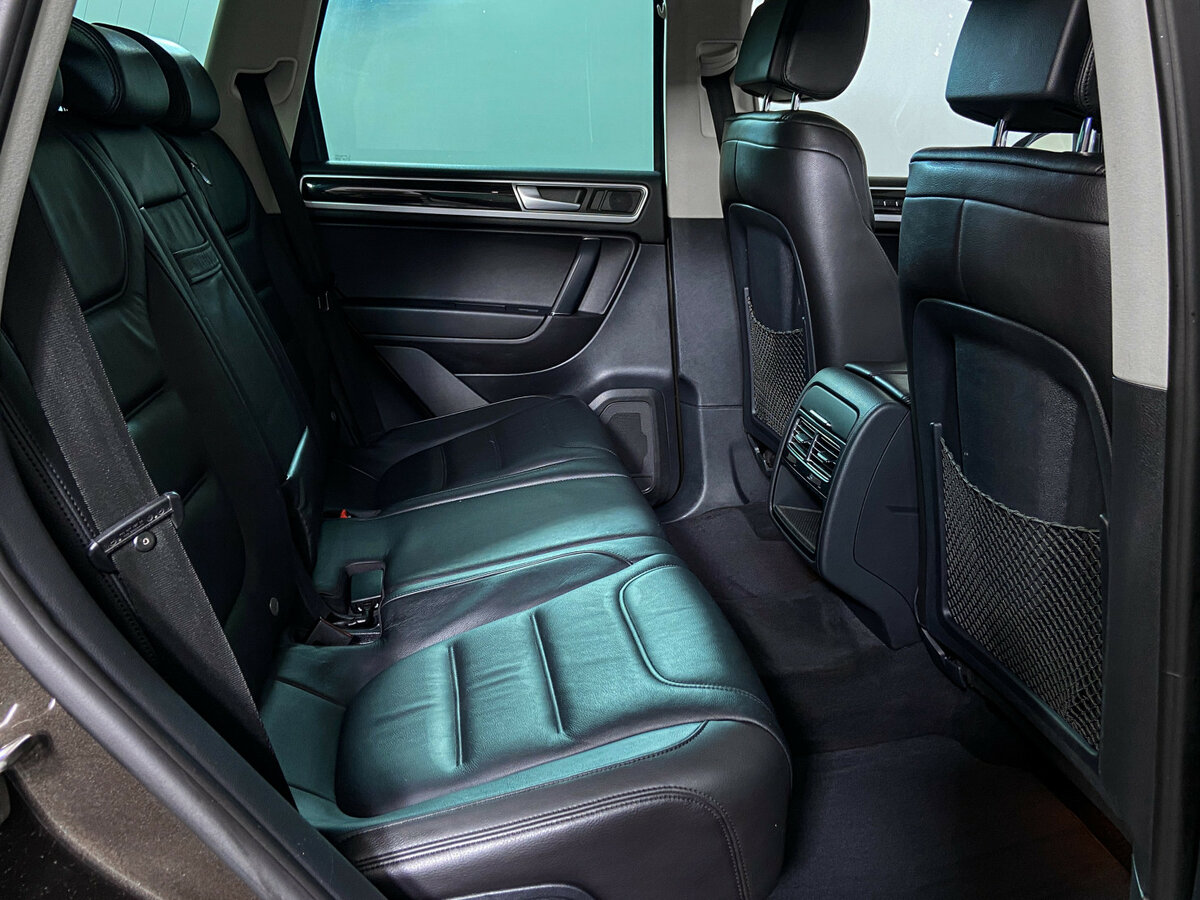 Volkswagen Touareg II Рестайлинг, 2015 Фото №11