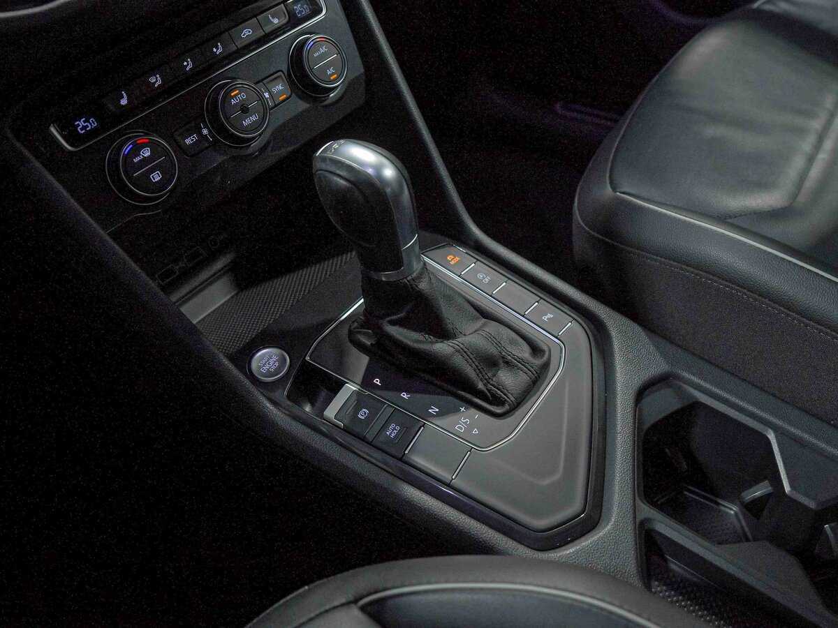 Volkswagen Tiguan, 2018 Фото №10