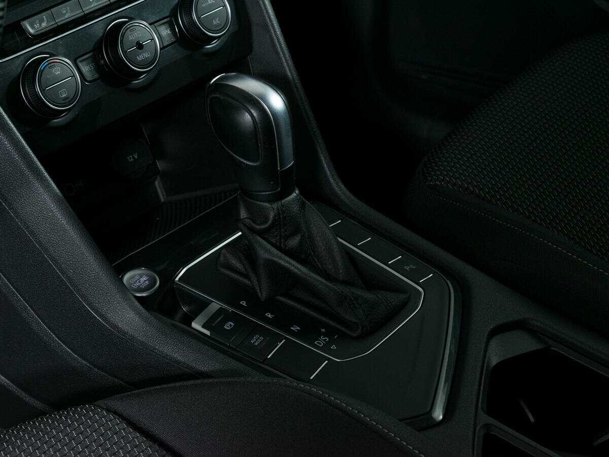 Volkswagen Tiguan, 2020 Фото №15