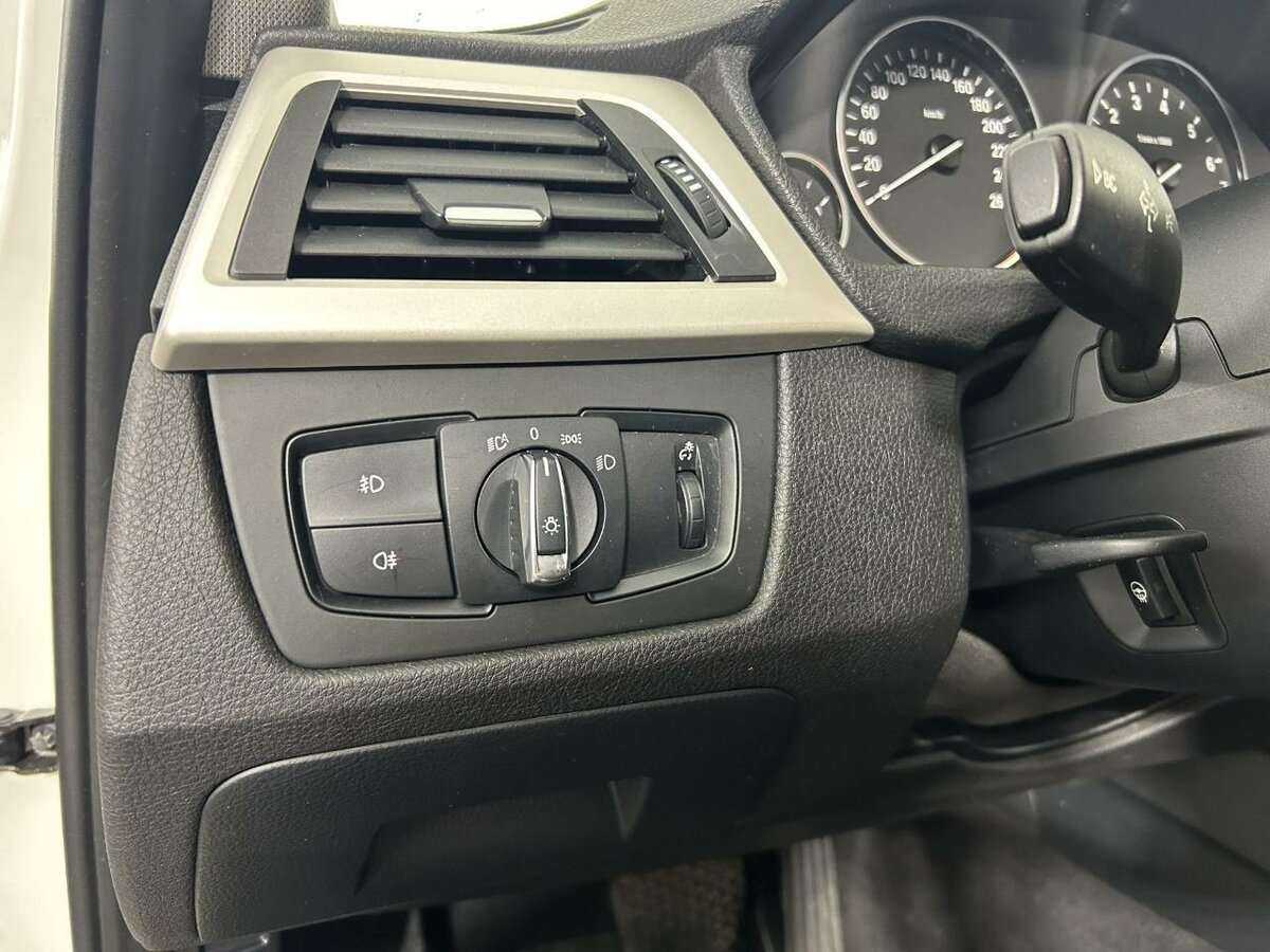 BMW 3 серии 320i, 2014 Фото №9