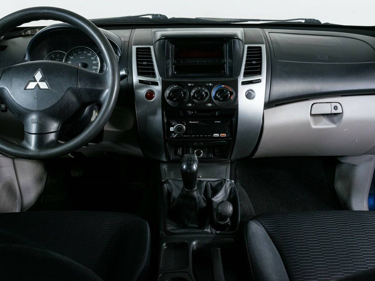 Mitsubishi Pajero Sport, 2012 Фото №11