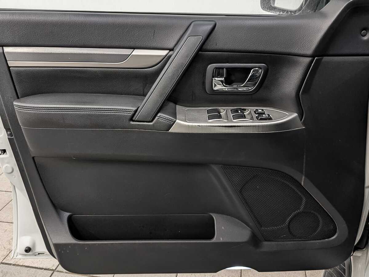 Mitsubishi Pajero, 2015 Фото №19