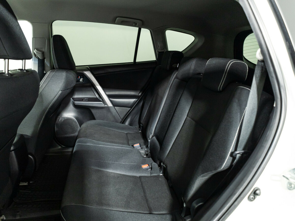 Toyota RAV4 IV (XA40) Рестайлинг, 2016 Фото №8