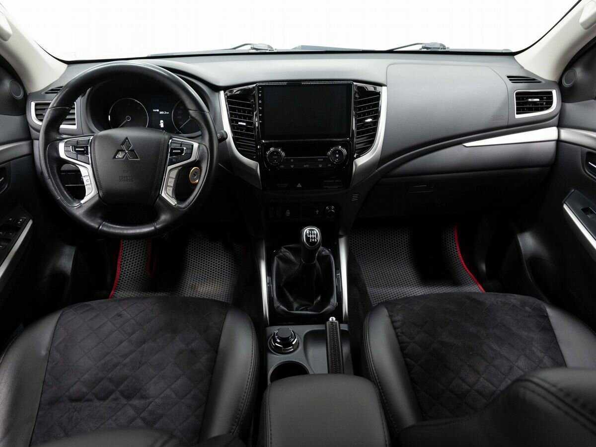 Mitsubishi Pajero Sport, 2017 Фото №14