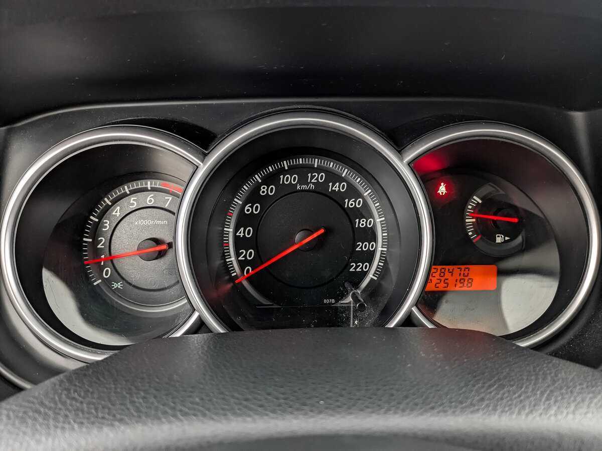 Nissan Tiida, 2013 Фото №16