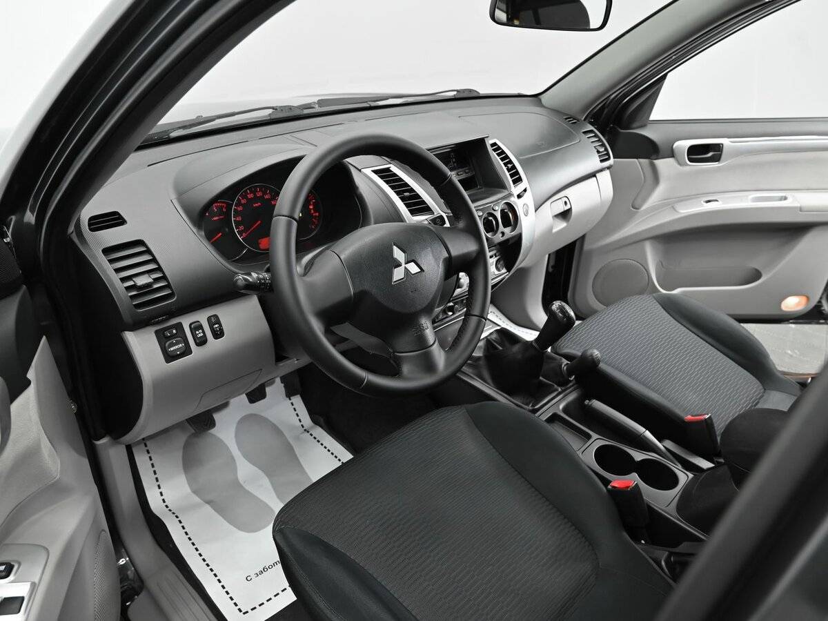 Mitsubishi Pajero Sport, 2012 Фото №8
