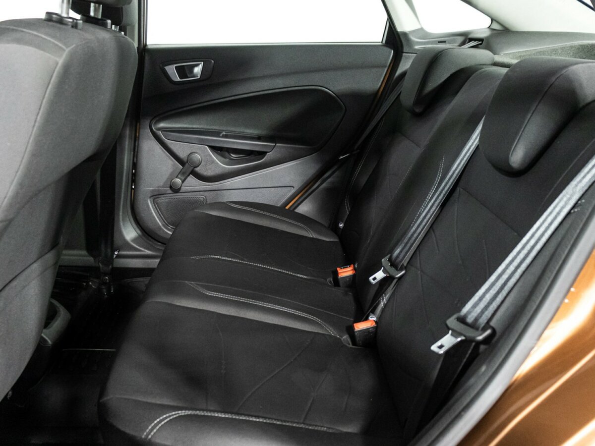 Ford Fiesta Mk6 Рестайлинг, 2016 Фото №10