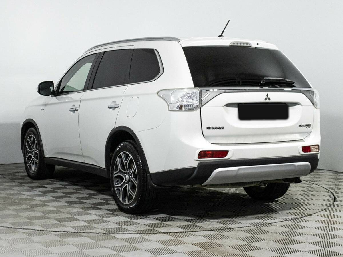 Mitsubishi Outlander III Рестайлинг, 2014 Фото №7