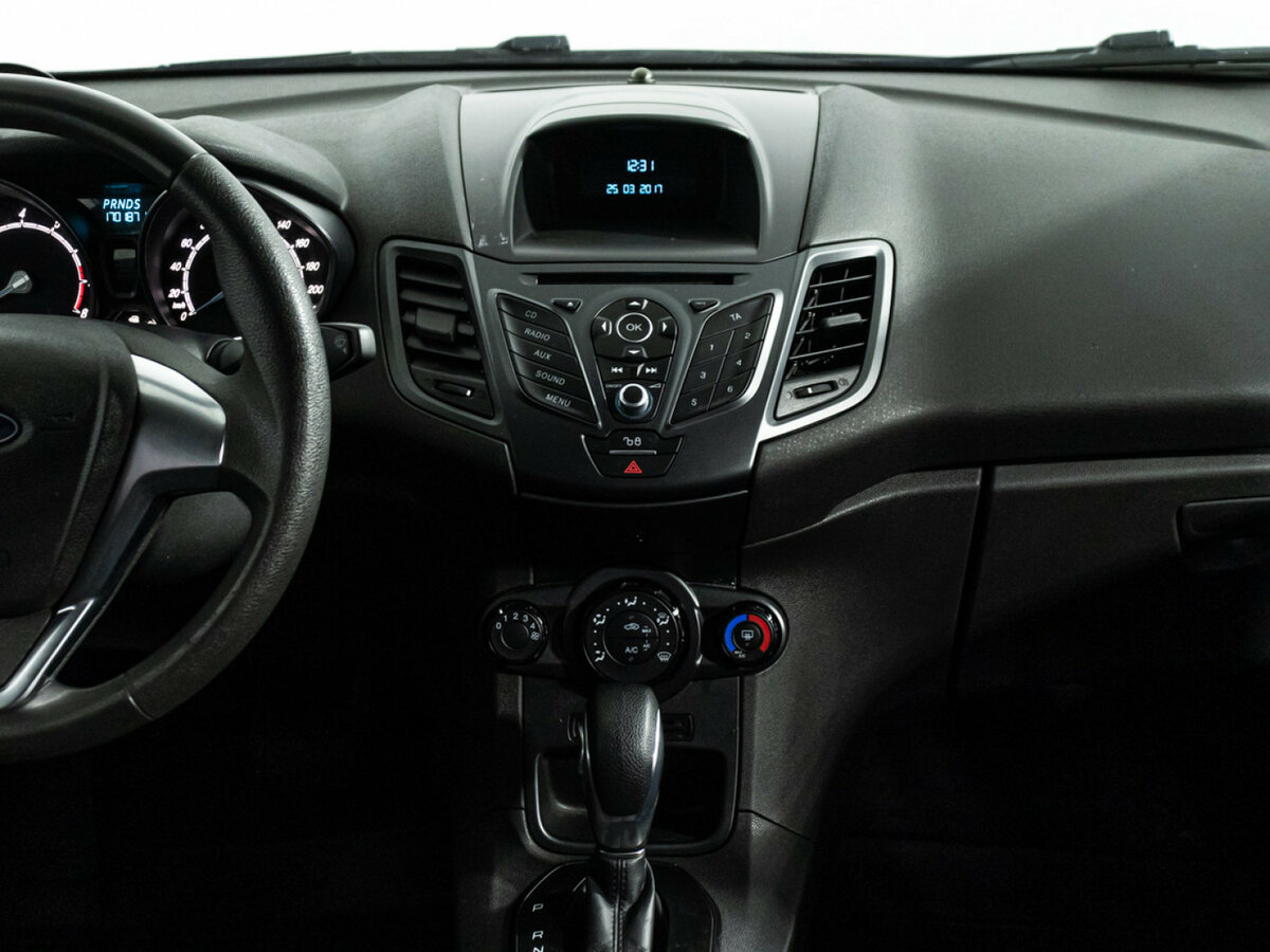 Ford Fiesta Mk6 Рестайлинг, 2015 Фото №14